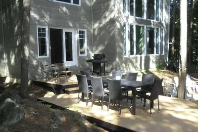 Image de Chalet tout équipé au bord de l'eau avec plage privé et quai.