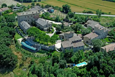 Image de Look for Castello Monticelli in the web; minimum stay 3 months.
