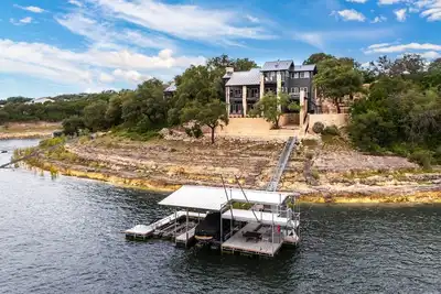 Image de Chasing Summer - Private Lakefront Luxury on Lake Travis