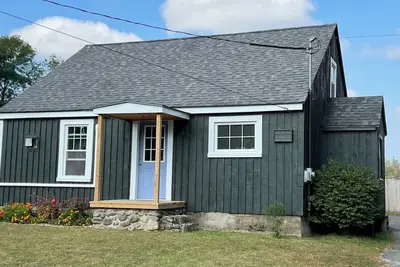 Image de Riverfront House in Brewer. Perfect location for the traveling professional.
