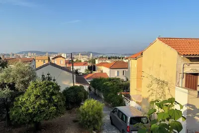 Image de Maison spacieuse avec spa entre gare et le  Faron avec vue sur la rade de Toulon