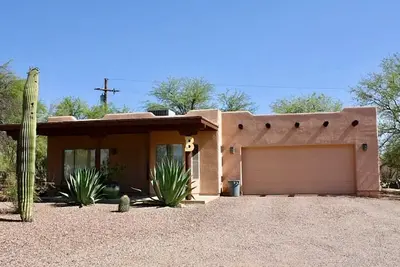 Image de Desert Oasis: Newly renovated 2-bedroom house in Tucson
