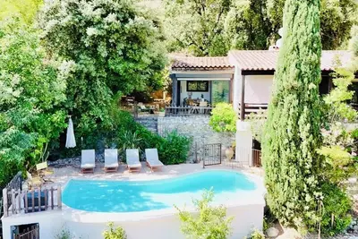 Image de Lili - Piscine & Vue lac