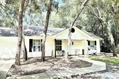 Image de Under the Oaks - dog friendly near water and 15 min to Downtown Ocean Springs
