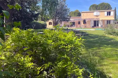 Image de Mas de la Maleroubine Nîmes. Nature et déconnexion avec massages bien-être.