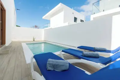 Image de Villa espaciosa con 5 habitaciones, piscina, A/C, a 3 minutos de playa Bonita.