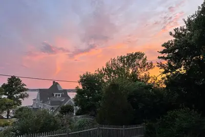 Image de Harbor Lights: Charming 5-Bedroom Seaside Cottage in East Gloucester