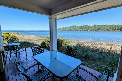 Image de Heron's Nest is a waterfront spectacular 3-bedroom townhome in Port Ludlow