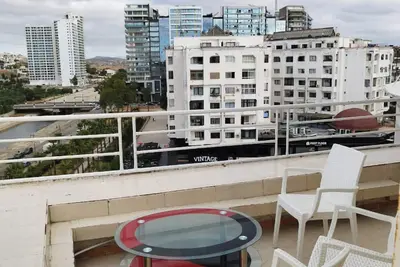 Image de belle appartement vue sur mer pres de toutes atraction caffes et restaurant chic