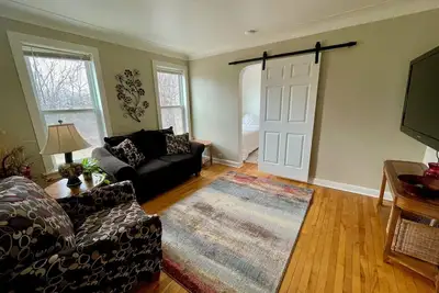 Image de Chic 2-bedroom apartment in great Minneapolis neighborhood & luxury gym access