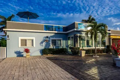 Image de Beachfront with Rooftop Scenic Ocean View 3-bedroom
