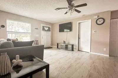 Image de Cozy 3br Family Home w/Office, Full Kitchen & Peaceful Vibe