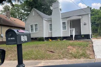 Image de Cozy 2-bedroom house that sleeps 7 with WiFi, Ac in WestEnd Atlanta