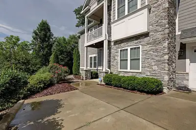 Image de Spacious Suite Near Downtown Asheville With Patio and Parking — free Biltmore pass.
