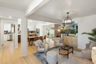 Image de 5 Bedrooms Remodeled Home Near Knott’s and Disneyland with Pool