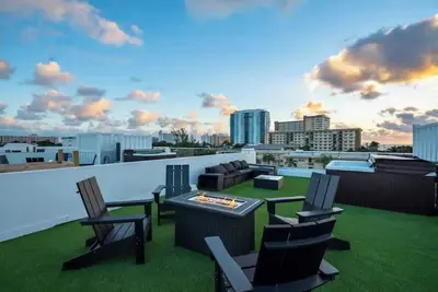 Image de New Construction Villa 2 min Walk to Beach/Jacuzzi