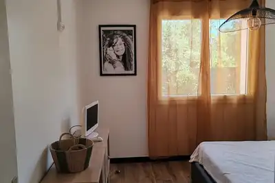 Image de Charming 3-bedroom house with WiFi, piscine, and Ac in welcoming Saint-Raphaël