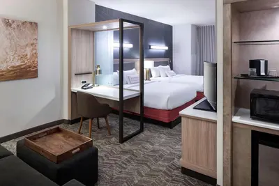 Perfect for Groups! 2 Units, Outdoor Pool, Complimentary Breakfast, Pets Allowed