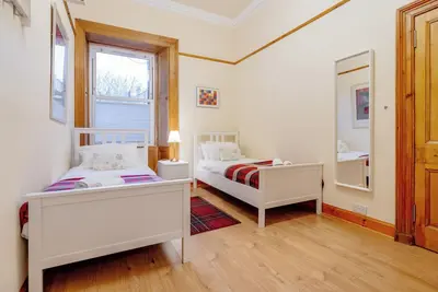 Image de beautiful- spacious ground floor newington flat