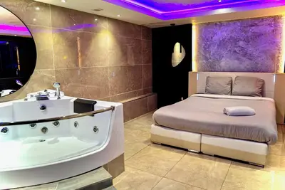 Image de Suite Spa privative avec jacuzzi, massage & sauna