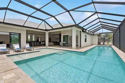 Image de Huge Pool, Gulf Coast Luxury, Peace & Quiet, Bikes