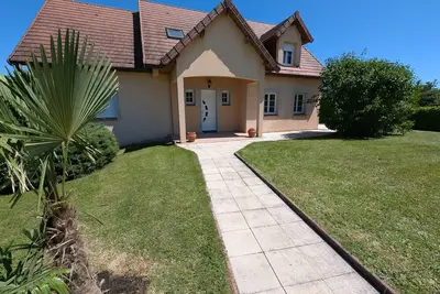 Image de Gîte spacieux à Fretigney avec jardin et billard, idéal pour 8 pers.