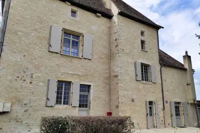 Image de Gîte restauré avec parc et jeux, idéal pour familles