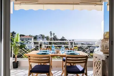 Image de 3p avec terrasse, vue mer, piscine et parking