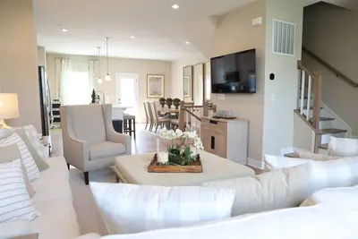 Image de Coastal Luxury Townhome; Home Arcade, Pools, Pet-Friendly, Gym, Close to Beaches