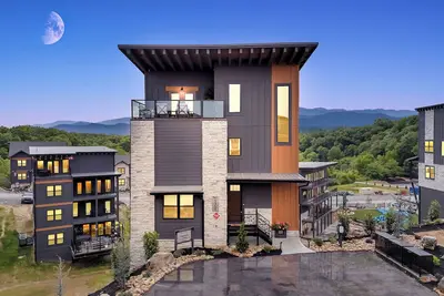 Image de Smoky Mtn Luxury Cabin, Free Waterpark, Ps5, Pool Table, Indoor Pool, Mini Golf