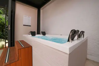 Image de Stunning House Near Provence with Private Jacuzzi
