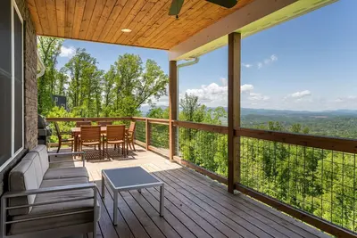 Image de Mountainside Tranquility: Hot Tub, Views, FirePit