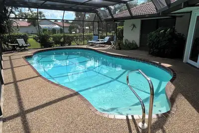 Image de Cozy 2 bedroom +trundle, pet friendly, private pool & tranquility of Southbay.