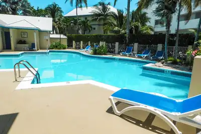 Image de Hello Sunshine! beachfront 2-bedroom condo in Rum Point with fitness room, WiFi