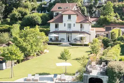 Image de Beautiful lakeside home with a private pontoon. Perfect place to unwind.