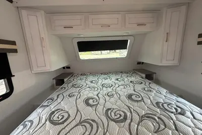 Image de Charming 2-bedroom Rv in lovely Round Top with Ac sleeps 8