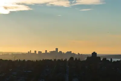 Image de Modern 4-Story Family Home in North Burnaby w/ Games Room & Sunset Views