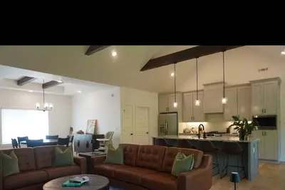 Image de Experience the peace and beauty of Birdsong! Our beautiful home in Bella Vista.