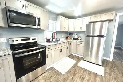 Image de Kingston Downtown I Firepit 4 TVs & Ada 1st floor w Shower, Laundry, & FirePlace