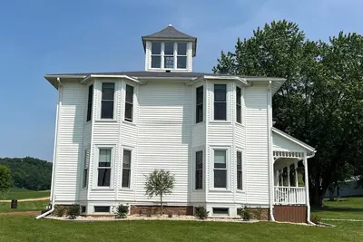 Image de Spacious 6-bedroom house in the hills of the Driftless Area