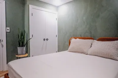 Image de Charming 1-bedroom townhome in beautiful Brooklyn with WiFi, Ac