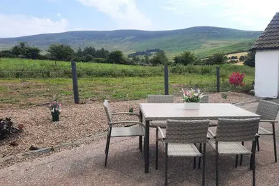 Image de Welcome to this peaceful escape. Tucked away in the scenic hills of kilbrien,