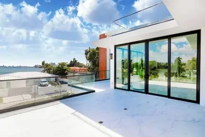 Image de Modern Waterfront Villa w/ Pool, Rooftop & dock