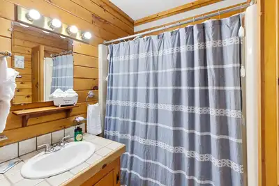 Image de 2br Cabin with Jacuzzi and Mountain Views - Cabin 5