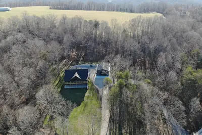 Image de Private New 6-Br Nolin Lake Retreat with Fire Pit and Commercial Ice Maker