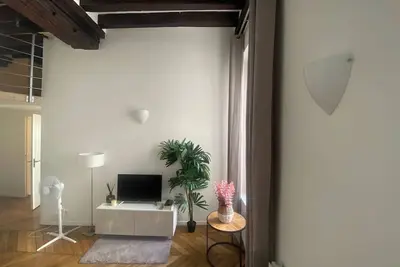 Image de BnBNook - Boutique 1br near Louvre Museum