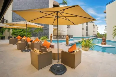 Image de Premium 2 Bdr Private Pool Apt Steps from Beach