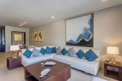 Image de 2 Bedroom Apt Steps from 5th Av and The Beach