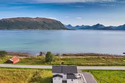 Image de House by the fjord with whirlpool