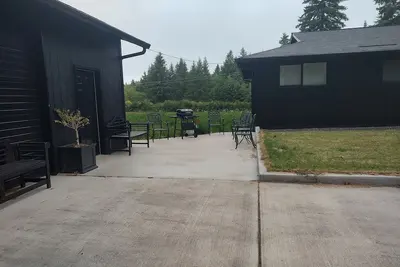 Image de Welcome to Fox Fir Acres, your oasis in the country